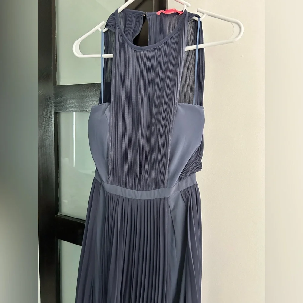 GOWN - Picture 3 of 6